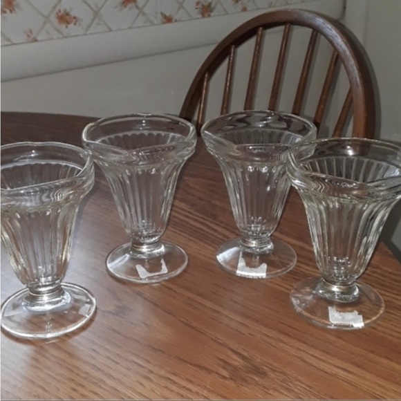 💋 Vintage Glass Banana Spilt / Dessert Bowl, Set of 4 - Picture 2 of 4